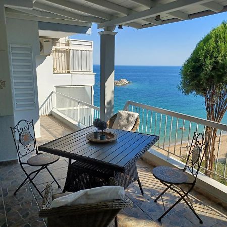 Apartament Balcony By The Sea PalaiónTsiflíkion Zewnętrze zdjęcie