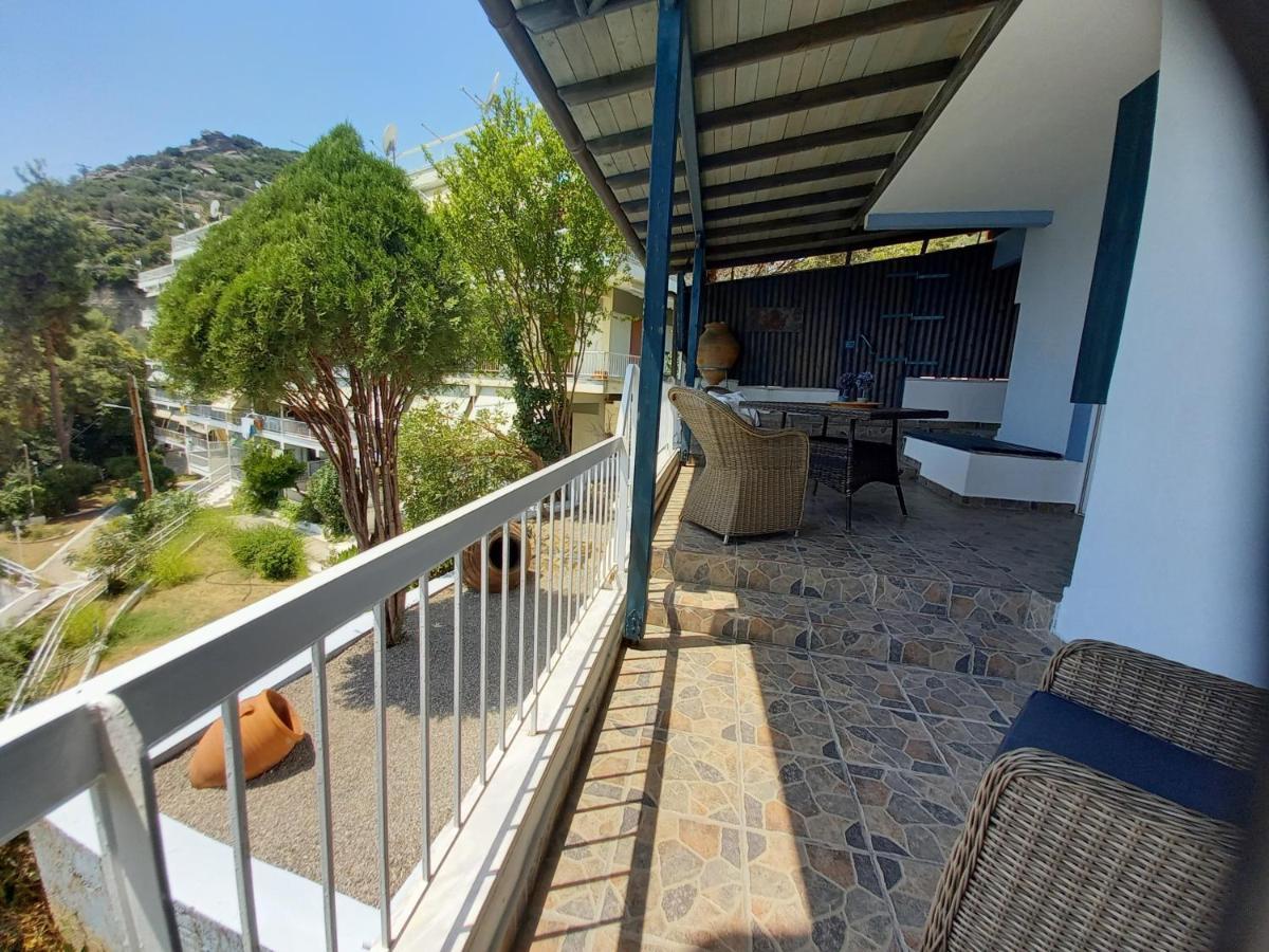 Apartament Balcony By The Sea PalaiónTsiflíkion Zewnętrze zdjęcie