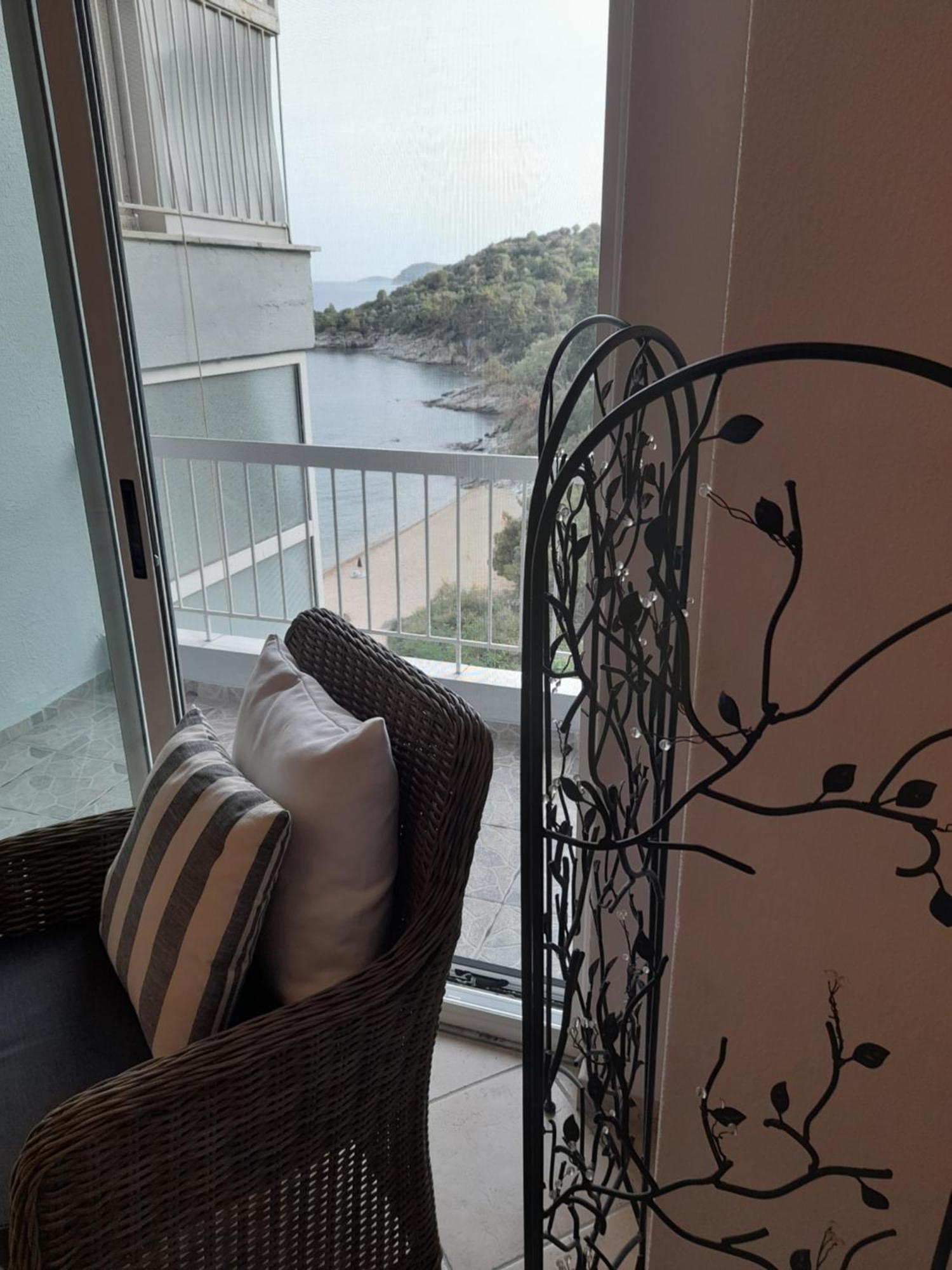 Apartament Balcony By The Sea PalaiónTsiflíkion Zewnętrze zdjęcie